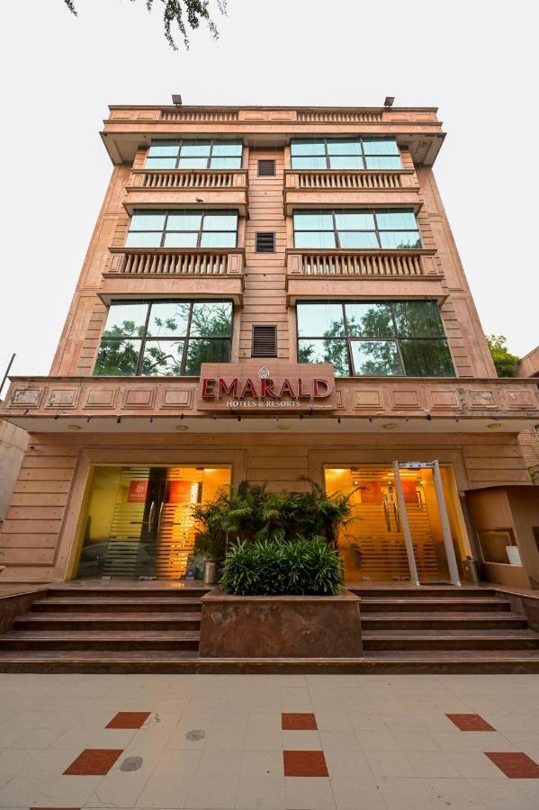 Hotel Emarald, Yeni Delhi Dış mekan fotoğraf