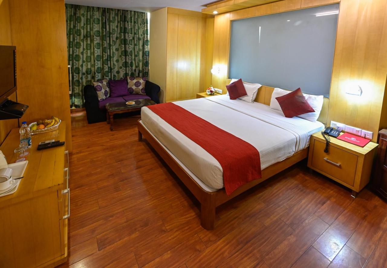 Hotel Emarald, Yeni Delhi Dış mekan fotoğraf
