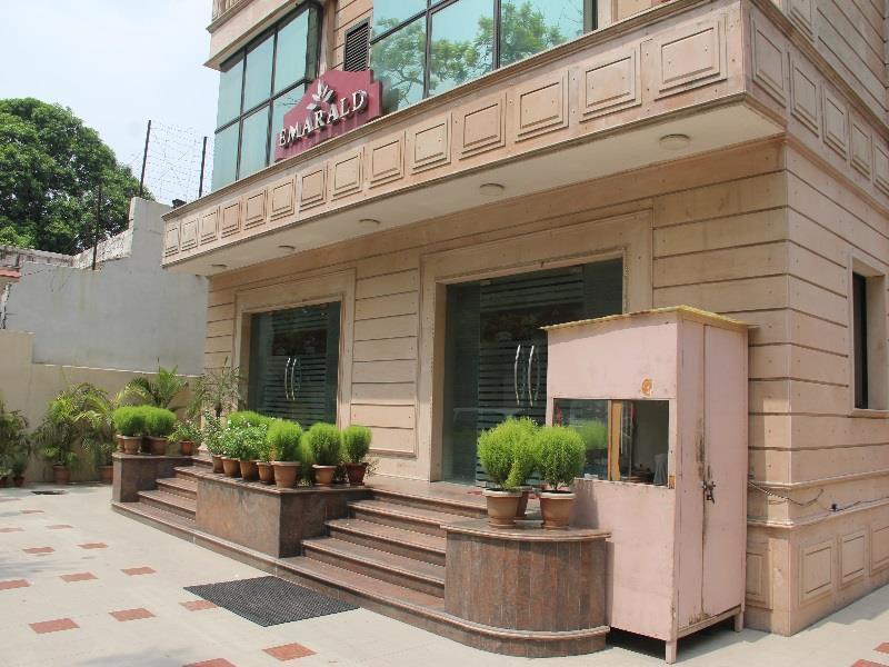 Hotel Emarald, Yeni Delhi Dış mekan fotoğraf