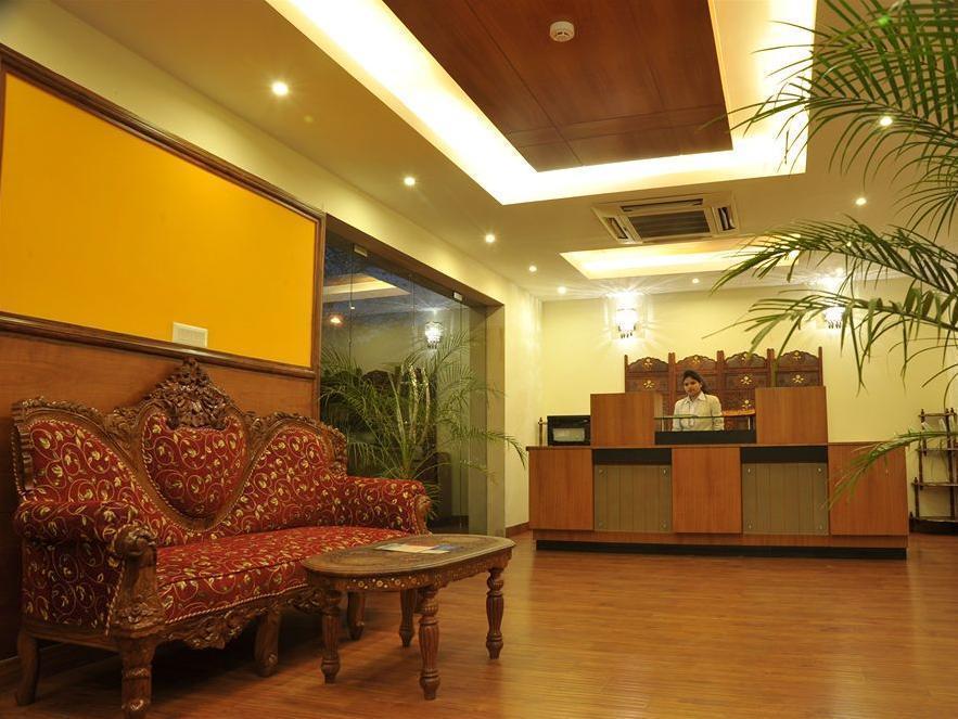 Hotel Emarald, Yeni Delhi Dış mekan fotoğraf