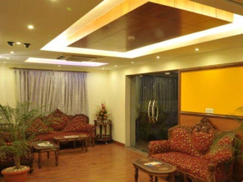 Hotel Emarald, Yeni Delhi Dış mekan fotoğraf