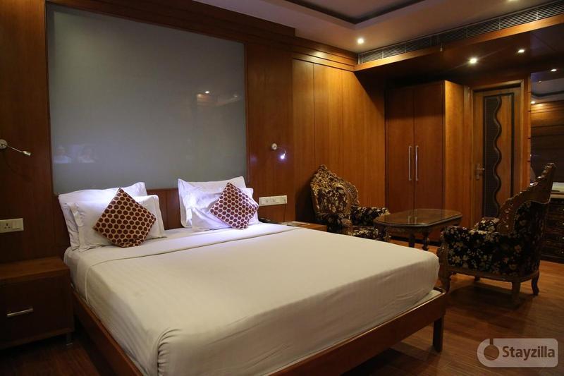 Hotel Emarald, Yeni Delhi Dış mekan fotoğraf
