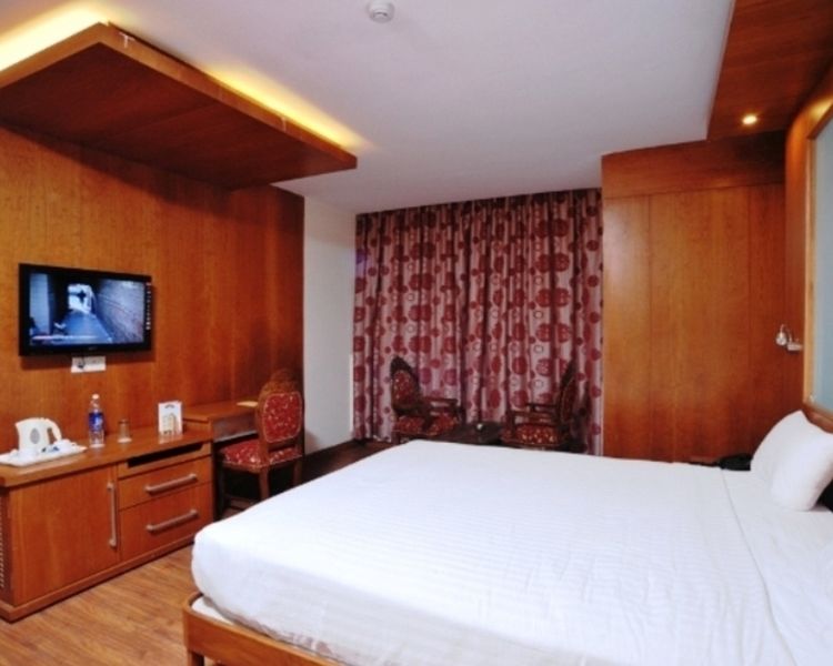 Hotel Emarald, Yeni Delhi Dış mekan fotoğraf
