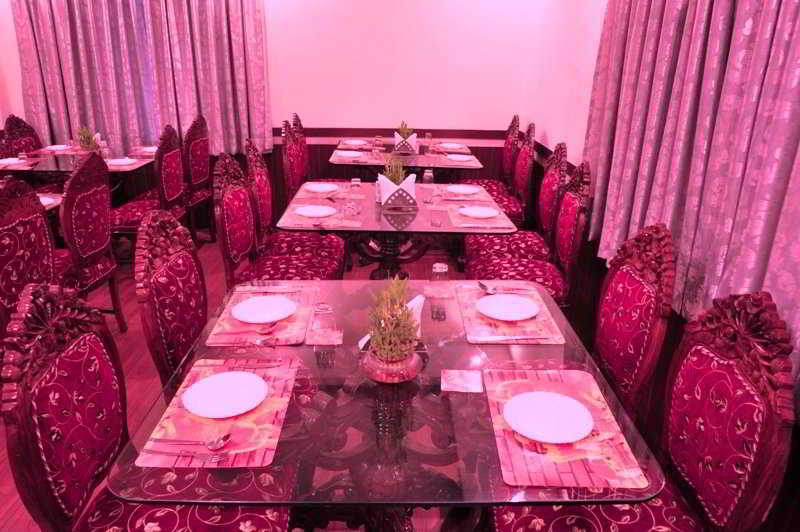 Hotel Emarald, Yeni Delhi Dış mekan fotoğraf