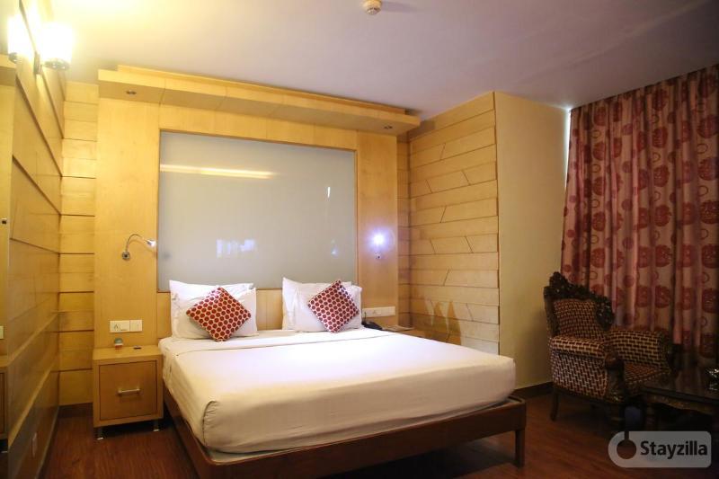 Hotel Emarald, Yeni Delhi Dış mekan fotoğraf